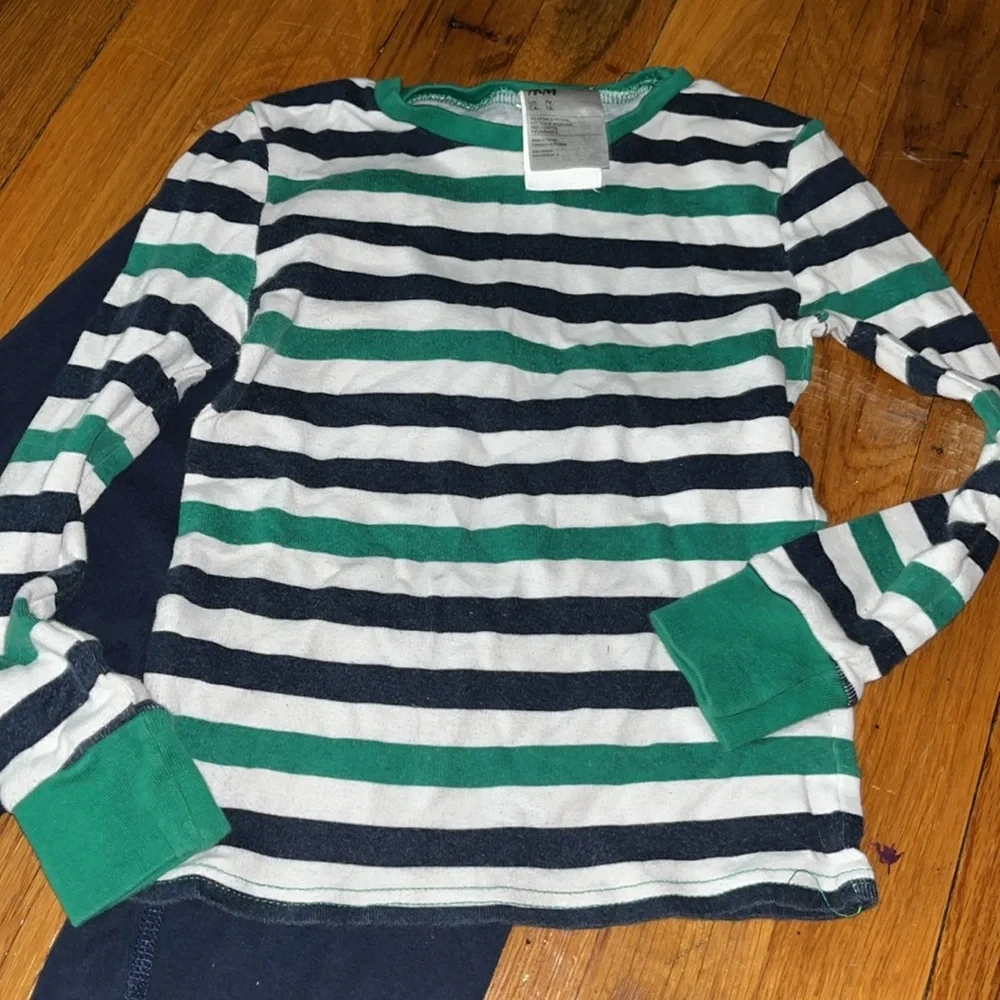 Kids H&M cotton navy and striped pj set size says 7 fit was 4T! EUC good fabric.